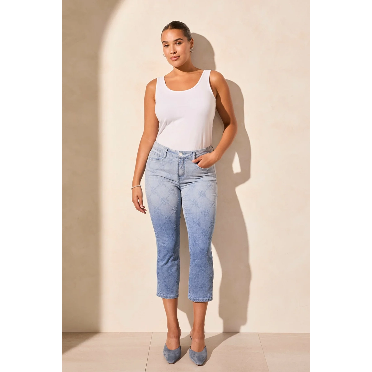 TRibal Women's Audrey Mid Rise Dip-Dye Straight Crop Jean
