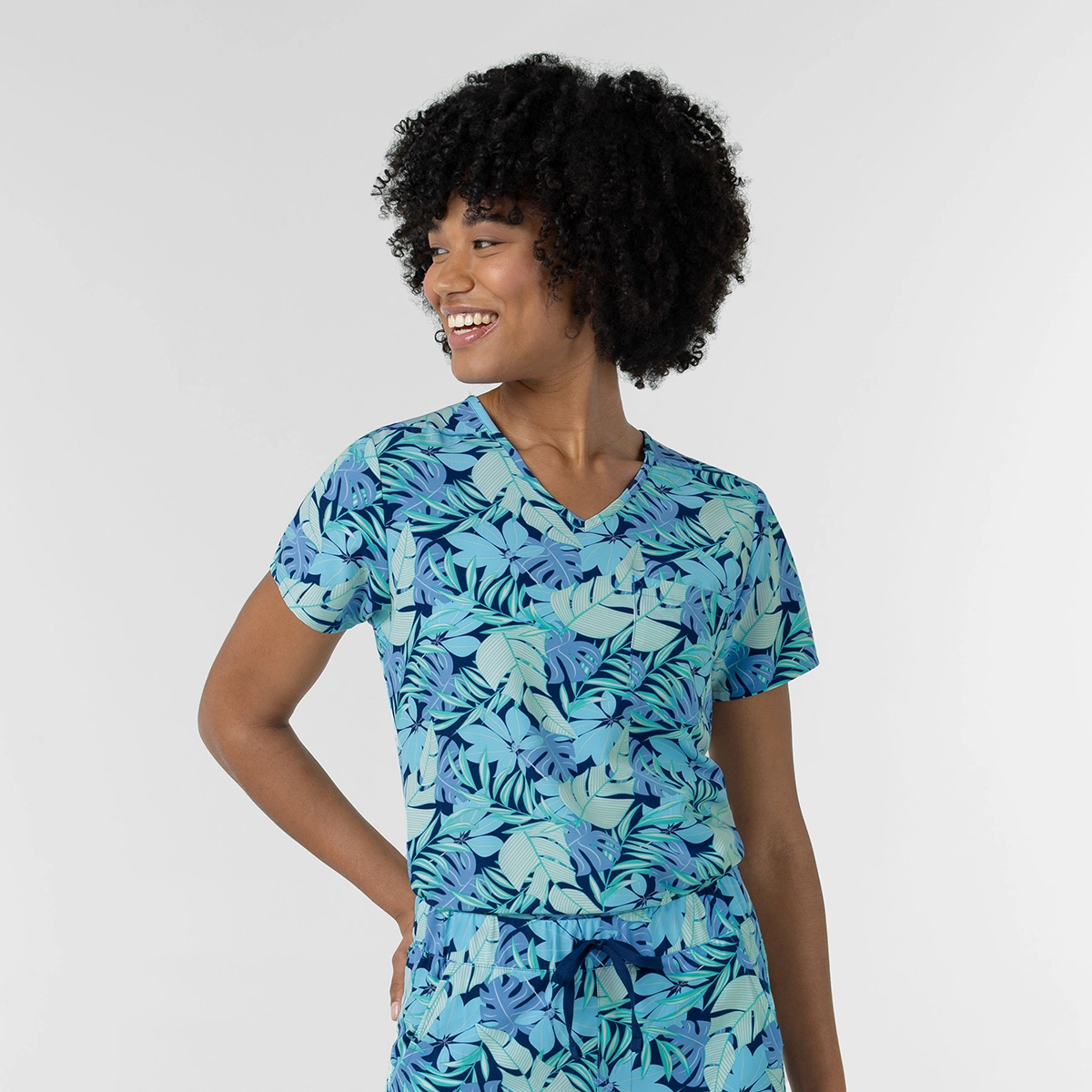 Wink Women's Fashion Prints 1-Pocket Tuck-in Print Scrub Top