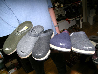 mens felt clogs